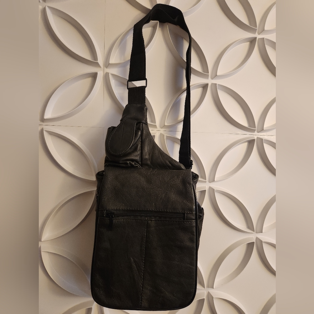 Buxton Soft Leather Over Shoulder Crossbody Sling Expandable Bag 9"x7”